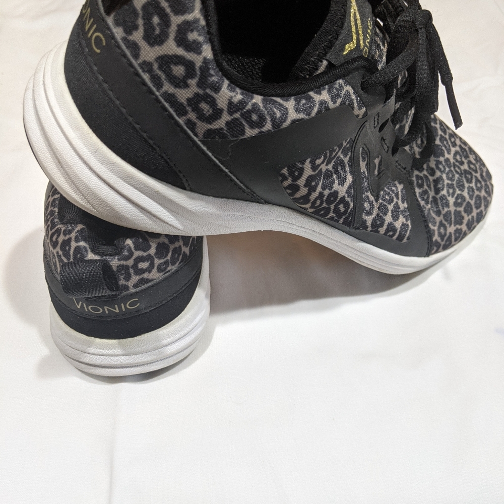 Vionic - Picture 2 of 4